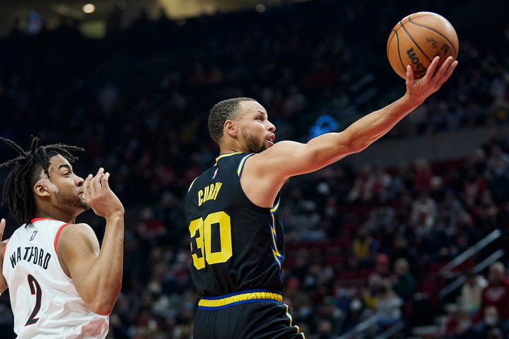 NBA: Οι Γουόριορς διέλυσαν τους Μπλέιζερς στο Πόρτλαντ