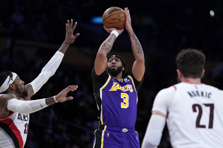 NBA: Αργεί η επιστροφή του Ντέιβις στους Λέικερς, στόχος να πατήσει παρκέ πριν το τέλος της κανονικής περιόδου