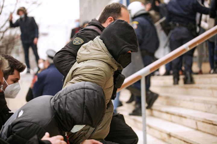Δολοφονία Άλκη: Παραδόθηκε στην Ελλάδα ο 20χρονος που είχε διαφύγει στην Αλβανία