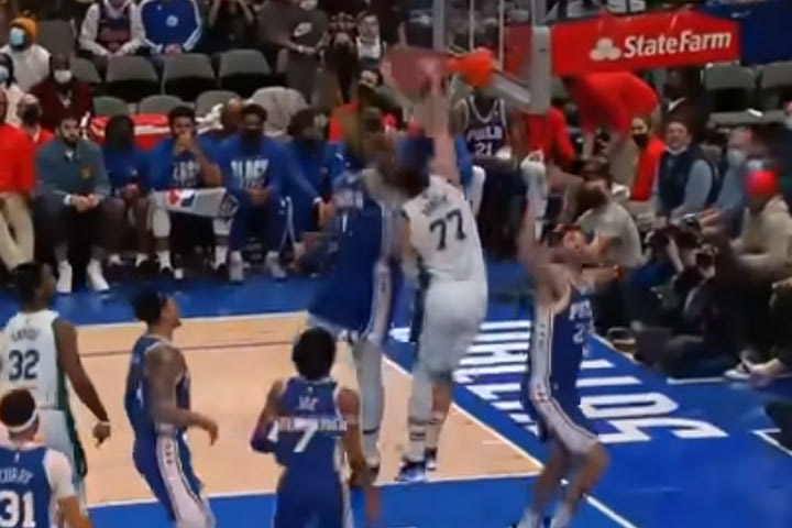 NBA, Λούκα Ντόντσιτς: Ιπτάμενος ο Σλοβένος με 2 τρομερά καρφώματα, στο 2ο έκανε πόστερ τον Ντράμοντ