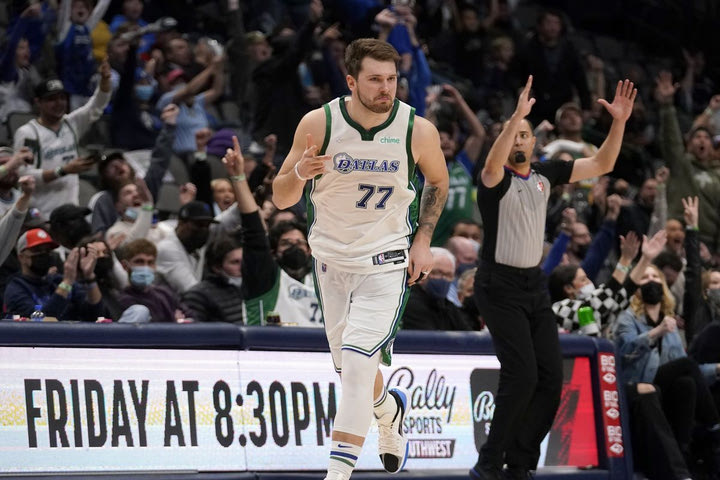 NBA: Σόου Ντόντσιτς με triple-double και νίκη των Μάβερικς με 107-98 επί των Σίξερς