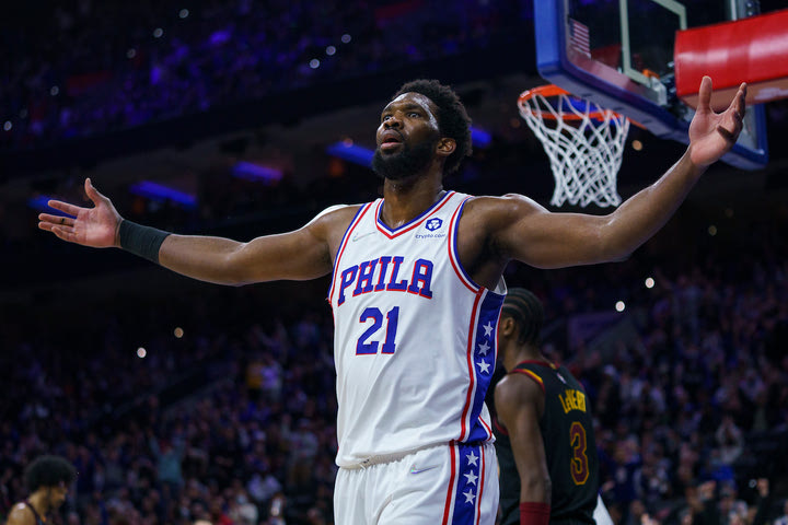NBA: Ασύλληπτος Εμπίντ οδήγησε με triple-double τους Σίξερς στη νίκη επί των Καβαλίερς με 103-93