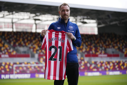 Ο Έρικσεν αποθεώθηκε από τους φανς της Μπρέντφορντ στην παρουσίασή του εντός γηπέδου