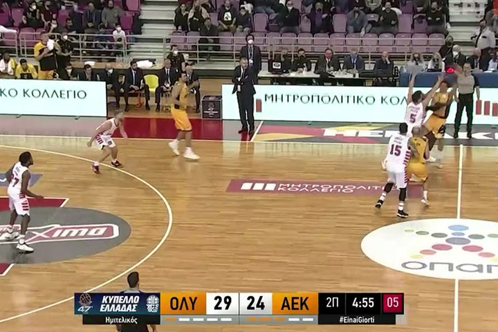 Final Four – Κύπελλο Ελλάδας: Τρελή φάση με Φλιώνη, πήγε για πάσα και παραλίγο να σκοράρει από το κέντρο