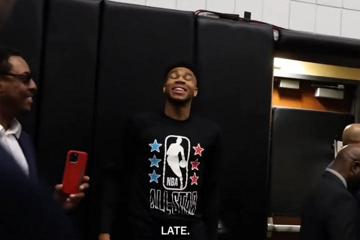 NBA: Απίστευτο τρολάρισμα Αντετοκούνμπο σε Κιντ και Ντόντσιτς για καθυστέρηση και πρόστιμο