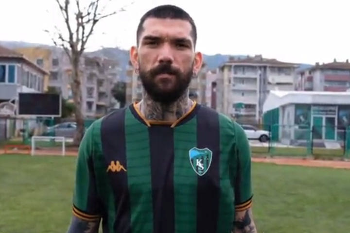 Ο Κολοβός πρωταγωνιστεί σε video της Κοτσαέλισπορ μιλώντας τουρκικά