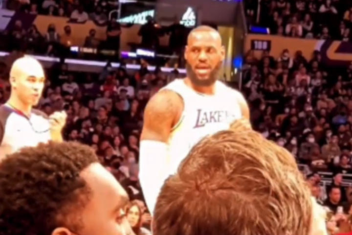 NBA, ΛεΜπρόν και Αρίζα άνοιξαν διάλογο με τους φιλάθλους: “Τι ξέρεις εσύ από μπάσκετ, σκάσε”