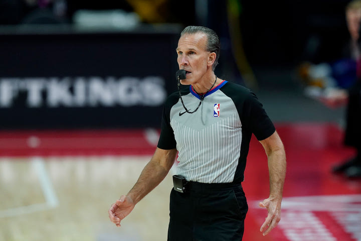 NBA: Ο διαιτητής Κεν Μάουερ αποκάλυψε πως κόπηκε από τη Λίγκα επειδή δεν είχε εμβολιαστεί