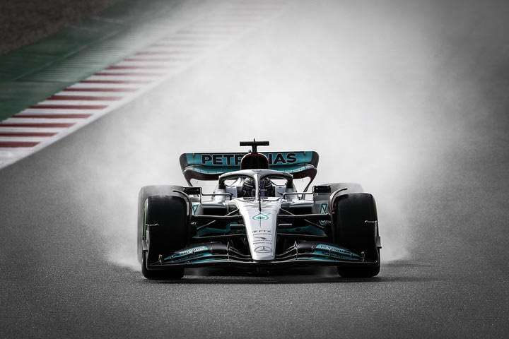 Formula 1: Ο Χάμιλτον και η Mercedes W13 ταχύτεροι στην αυλαία της Βαρκελώνης