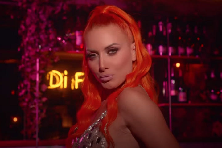 Ο Καρεμπέ πρωταγωνιστεί στο video clip της Νάιρα Αλεξοπούλου