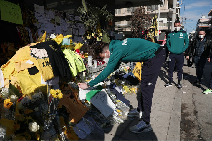 Δολοφονία 19χρονου: Αντιπροσωπεία των παικτών του Παναθηναϊκού στο σημείο που δολοφονήθηκε ο Άλκης
