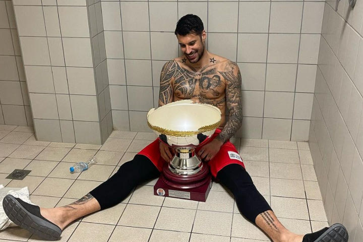 Final Four, Κύπελλο Ελλάδας: Η συγκλονιστική φωτογραφία του Πρίντεζη με το τρόπαιο στο ντους