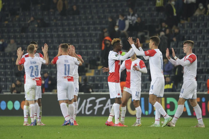 Europa Conference League: Η Σλάβια απέκλεισε τη Φενέρμπαχτσε του Πέλκα, πρόκριση και για Φιτέσε