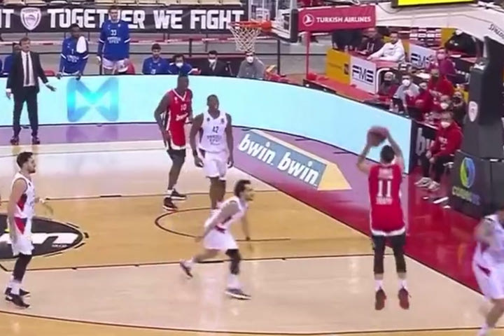 Ολυμπιακός – Αναντολού Εφές: Το buzzer-beater τρίποντο του Σλούκα που έριξε τους Τούρκους στο καναβάτσο
