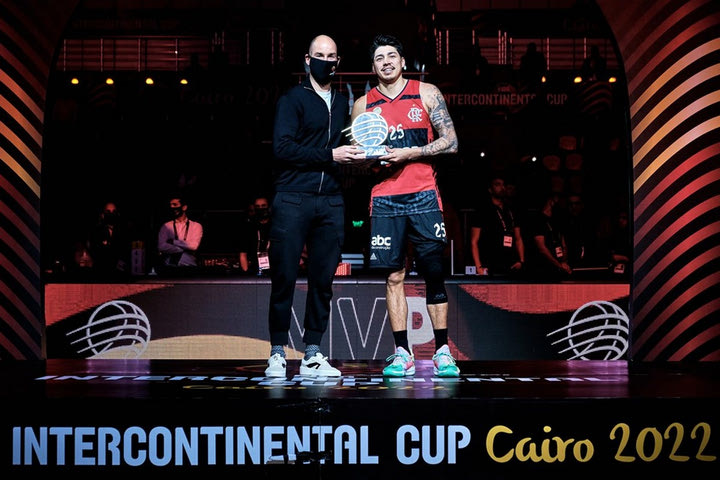 Ο Βασίλης Σπανούλης βράβευσε τον MVP του Διηπειρωτικού, Λούκας Μαρτίνες