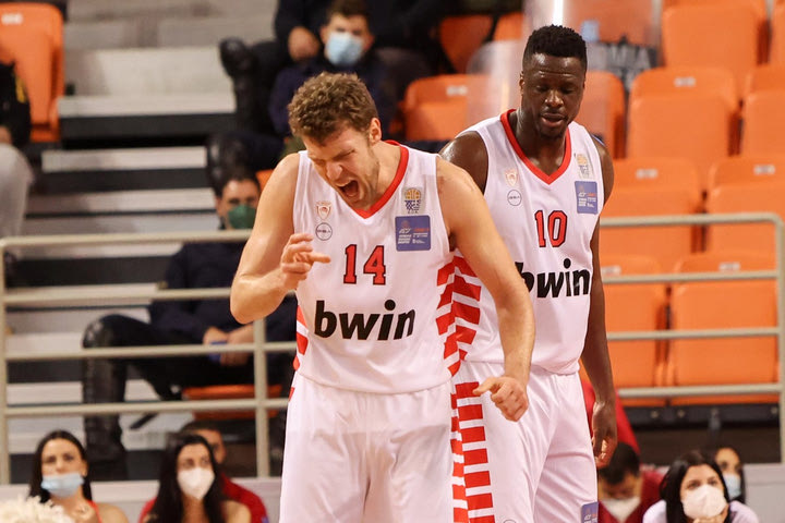 Final Four, Ολυμπιακός – ΑΕΚ 76-70: Βεζένκοβ και Παπανικολάου σφράγισαν την πρόκριση στον τελικό