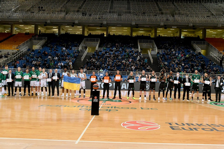 Παναθηναϊκός – Ζάλγκιρις: Με ουκρανική σημαία στην παρουσίαση η αρχική πεντάδα των φιλοξενούμενων και “Stop War” από τις ομάδες
