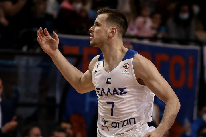 Πώς τους πετσόκοψες έτσι ρε Αγραβάνη