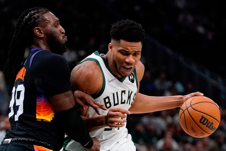 NBA: Οι καλύτερες στιγμές του Γιάννη Αντετοκούνμπο στη νίκη των Μπακς επί των Σανς
