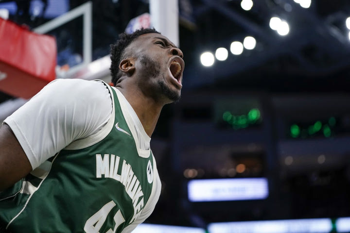NBA: Ο Θανάσης Αντετοκούνμπο στους Μπακς για ακόμα μία σεζόν