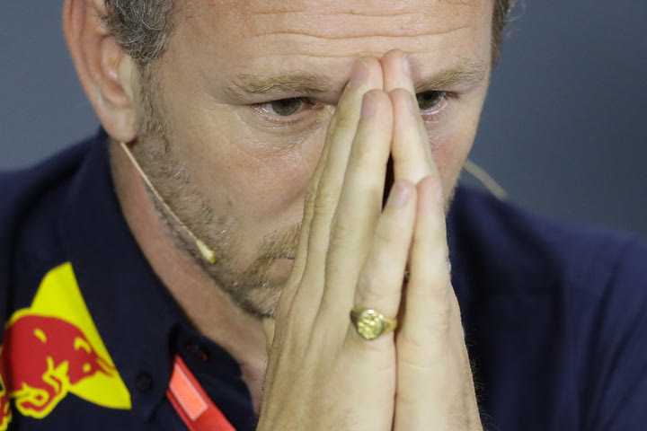 Formula 1 – GP Μπαχρέιν: Η Red Bull υποπτεύεται γιατί εγκατέλειψαν Φερστάπεν και Πέρεζ