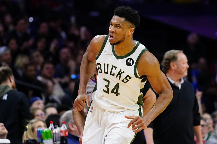 NBA: Το νέο θρυλικό μπλοκ του Γιάννη Αντετοκούνμπο που ισοπέδωσε τους Σίξερς