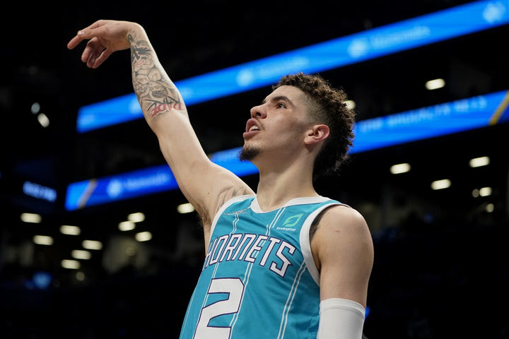 NBA: Μπολ και Χόρνετς κέρδισαν τους Νετς και χάλασαν το πρώτο ματς του Ίρβινγκ στο Μπρούκλιν