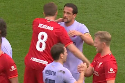 Ζιοβάνι και Ριβάλντο νίκησαν τον Τζέραρντ στο “Άνφιλντ” σε φιλικό παλαιμάχων της Μπαρτσελόνα και της Λίβερπουλ