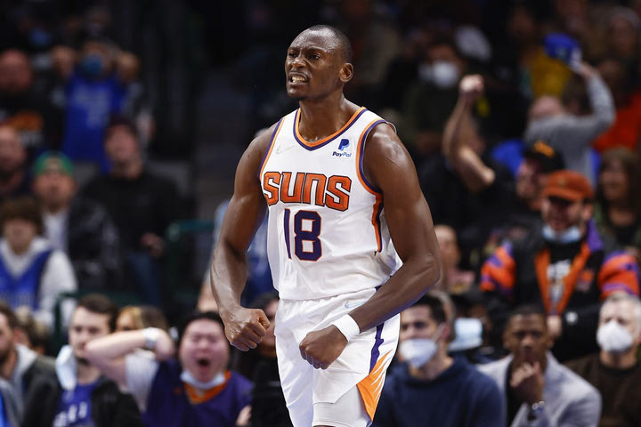 NBA: Οι Γκρίζλις συμφώνησαν με τον Μπίσμακ Μπιγιόμπο, αλλά θα περιμένουν 2 αγώνες για να τον δουν στο παρκέ
