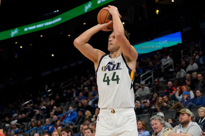 NBA: Ο Μπογκντάνοβιτς πλήγωσε με 11 τρίποντα τους Θάντερ, double-double ο Ποκουσέβσκι