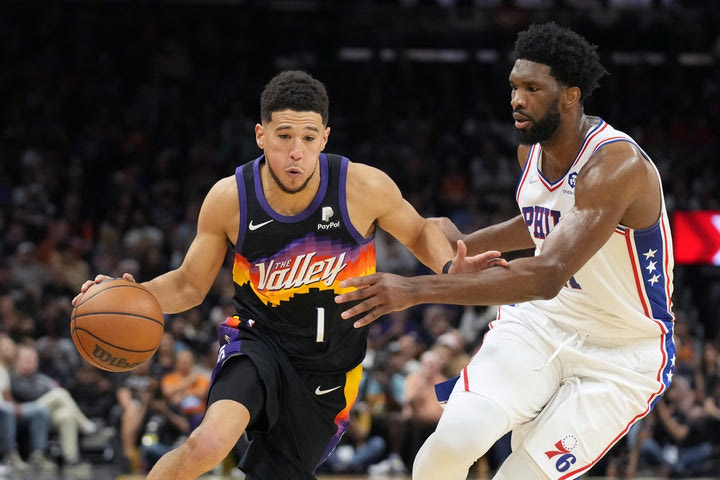 NBA: Με υπογραφή Μπούκερ η νίκη των Σανς επί των Σίξερς