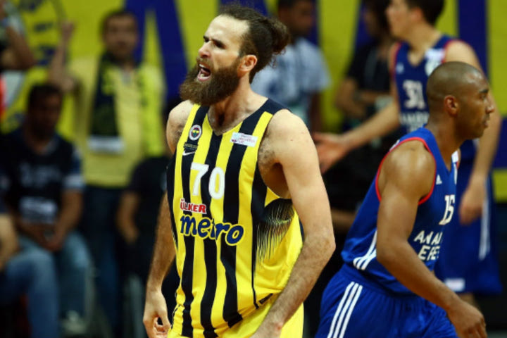 Μια νίκη μακριά από το πρωτάθλημα η Φενέρ