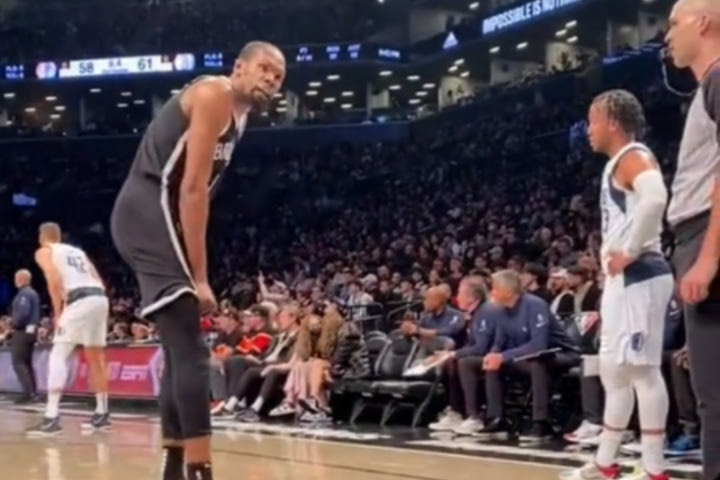 NBA, ο Ντουράντ άνοιξε διάλογο με φίλαθλο: “Σκάσε και κάτσε κάτω”