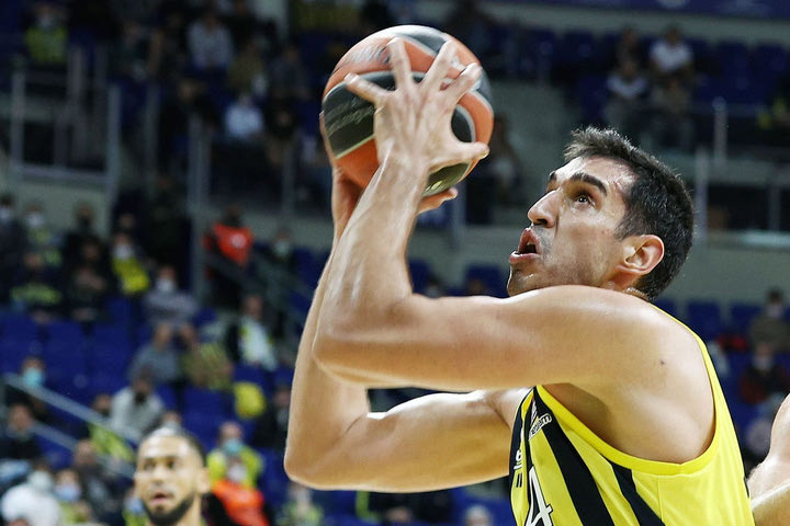 Τουρκία: Ο Ντουβερίογλου διακόπτει το μπάσκετ, συντετριμμένος από τις απώλειες συγγενών του στον καταστροφικό σεισμό