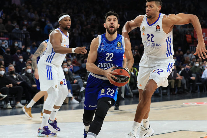 Αναντολού Εφές – Ρεάλ Μαδρίτης 93-90: Επιμένει για τετράδα η πρωταθλήτρια Ευρώπης