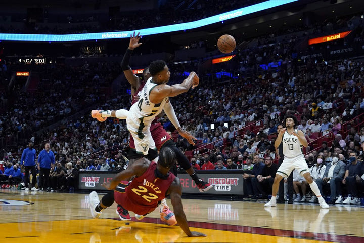Προγνωστικά NBA: Η μάχη Γιάννη – Μπάτλερ και ο πασέρ Χάρντεν