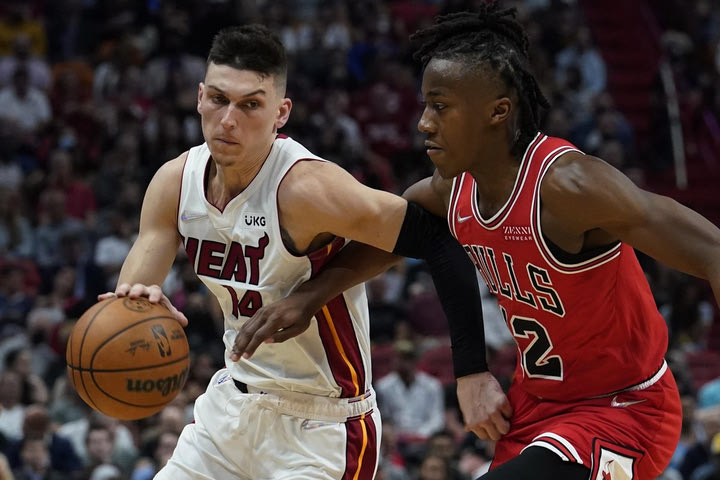 NBA, τα αποτελέσματα της βραδιάς: Οι Χιτ πήραν τη μάχη κόντρα στους Μπουλς, οι Ράπτορς διέλυσαν τους Νετς
