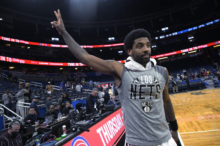 NBA: Ο Καϊρί Ίρβινγκ παίζει πιάνο με την μπάλα του μπάσκετ
