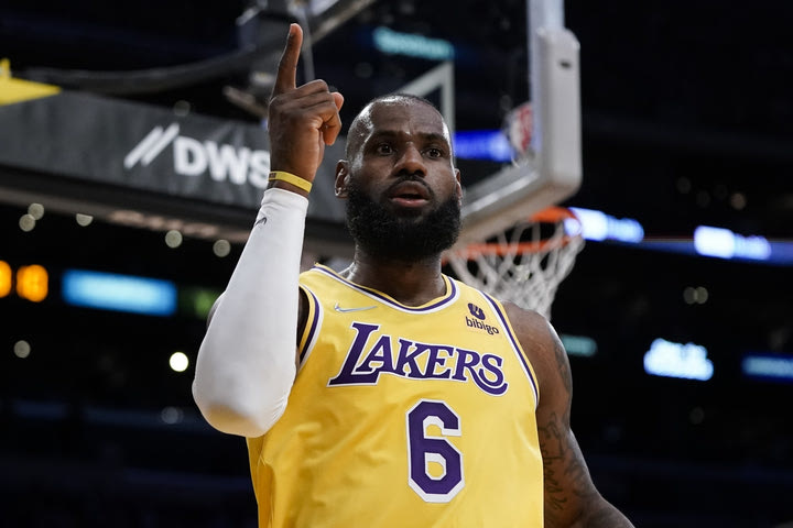 NBA, ΛεΜπρόν Τζέιμς: Σπάνια κάρτα του πωλήθηκε αντί 2.4 εκατ. δολαρίων