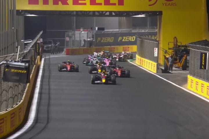 Formula 1, GP Σαουδικής Αραβίας: Καθαρή η εκκίνηση στην Τζέντα, κράτησε τη θέση του ο Πέρεζ, ανέβηκε 3ος ο Φερστάπεν