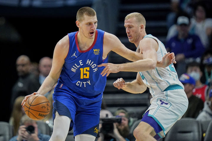 NBA: Διπλό των Νάγκετς στη Σάρλοτ με τριπλό Γιόκιτς