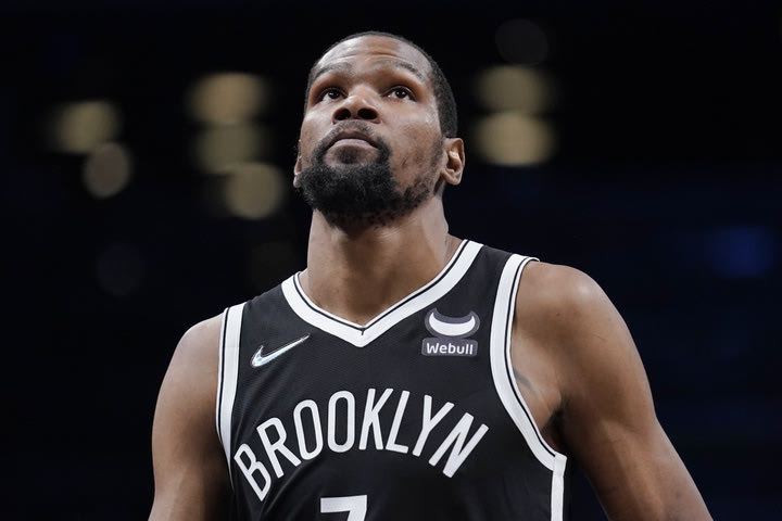 NBA: Ο ιδιοκτήτης των Νετς εξέθεσε τον Ντουράντ στηρίζοντας δημόσια Νας και Μαρκς