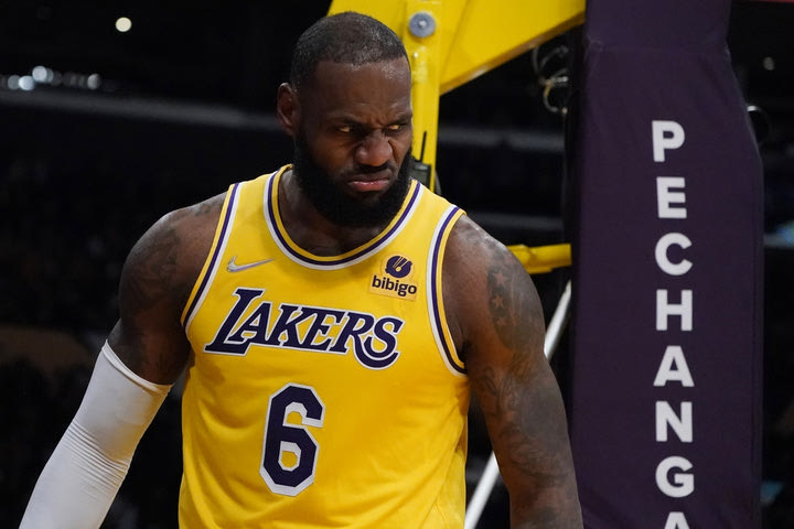 NBA: Τρομερός ΛεΜπρόν Τζέιμς, καθάρισε με 38αρα και triple-double τους Καβαλίερς, νίκη με 131-120 για τους Λέικερς
