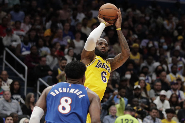 NBA, ΛεΜπρόν: “Το κάνω για την οικογένειά μου, την πόλη και τους φίλους μου”