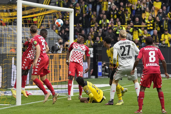 Bundesliga: Το Μάιντζ – Ντόρτμουντ αναβλήθηκε εξαιτίας 19 κρουσμάτων στους γηπεδούχους