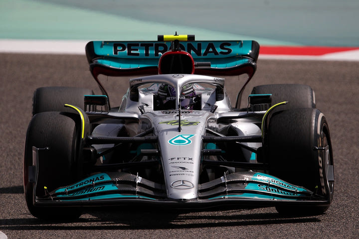 Η νέα Mercedes W13 “τρόμαξε” τους πάντες στο Μπαχρέιν εκτός από τον Φερστάπεν