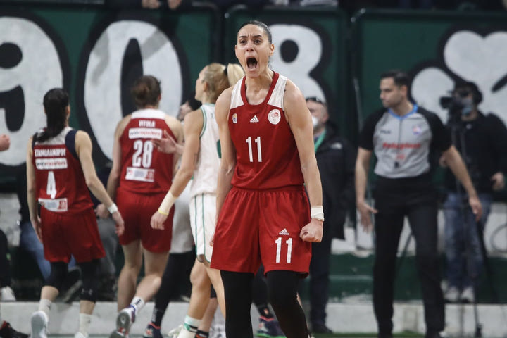 Παναθηναϊκός – Ολυμπιακός 76-81: Οι ερυθρόλευκες πήραν το διπλό και έκαναν βήμα τίτλου
