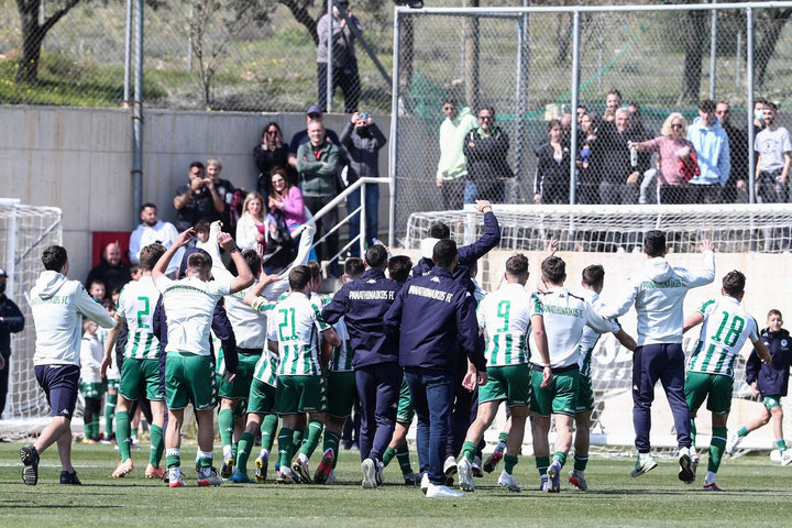Παναθηναϊκός: Αποθέωση για τους παίκτες της Κ19 από  τους οπαδούς μετά τη νίκη επί του Ολυμπιακού