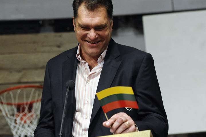 Σαμπόνις για τη Ρωσία: “Δεν θα είμαστε ποτέ ξανά σε θέση να πιστέψουμε αυτούς τους ψεύτες”