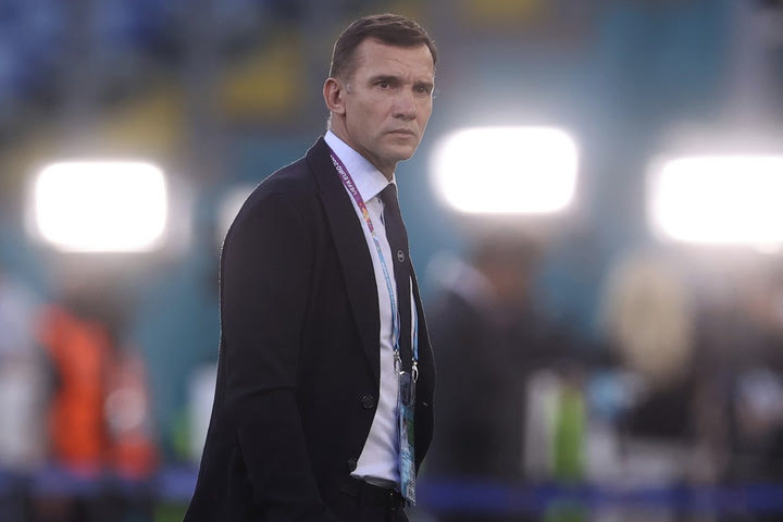 Ο Σεβτσένκο ανακατασκευάζει βομβαρδισμένο γήπεδο με τη βοήθεια της Μίλαν